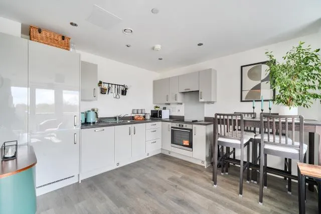 Chieftain Road, Chertsey, KT16, photo 6