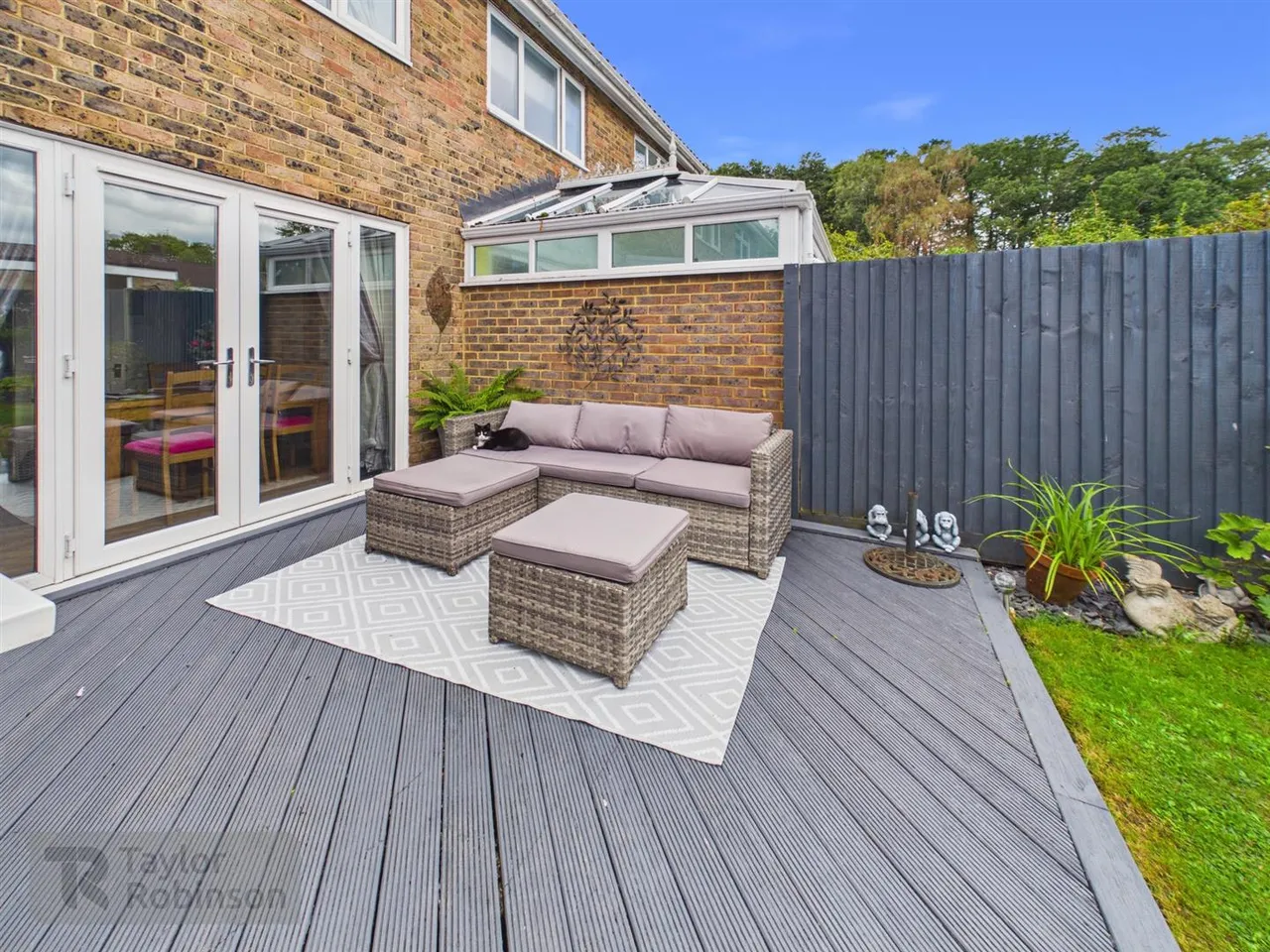 Epping Walk, Furnace Green, RH10, photo 7
