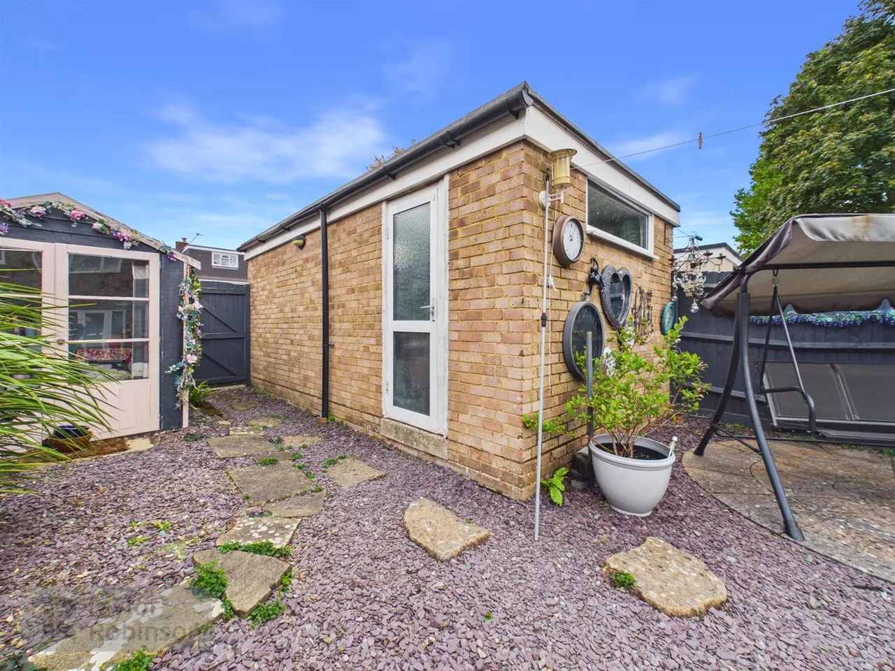 Epping Walk, Furnace Green, RH10, photo 8