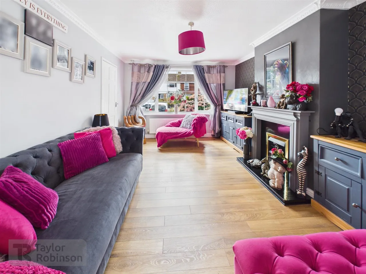 Epping Walk, Furnace Green, RH10, photo 2
