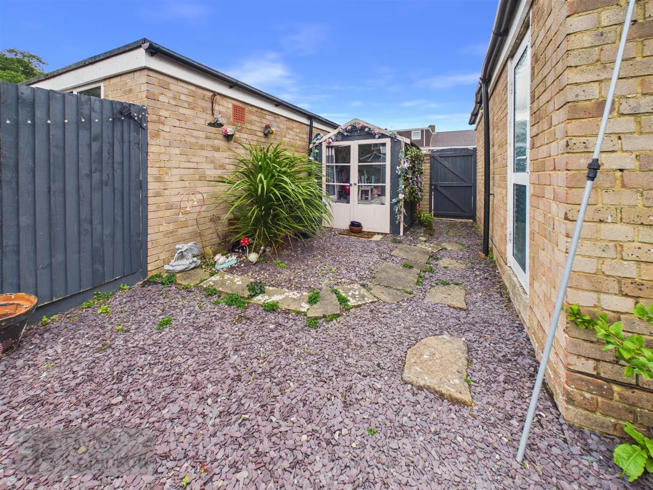 Epping Walk, Furnace Green, RH10, photo 13