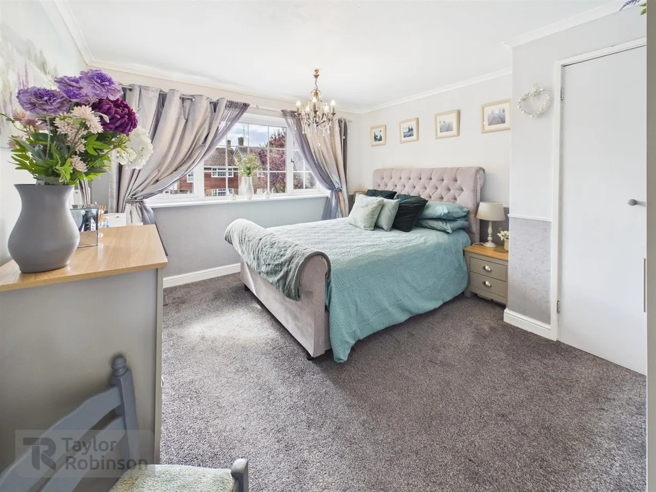 Epping Walk, Furnace Green, RH10, photo 14