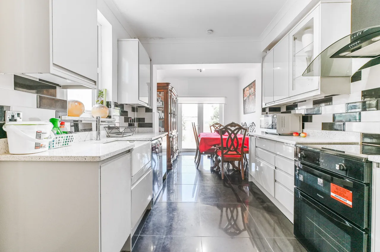 73b Woodside Green, London, photo 6