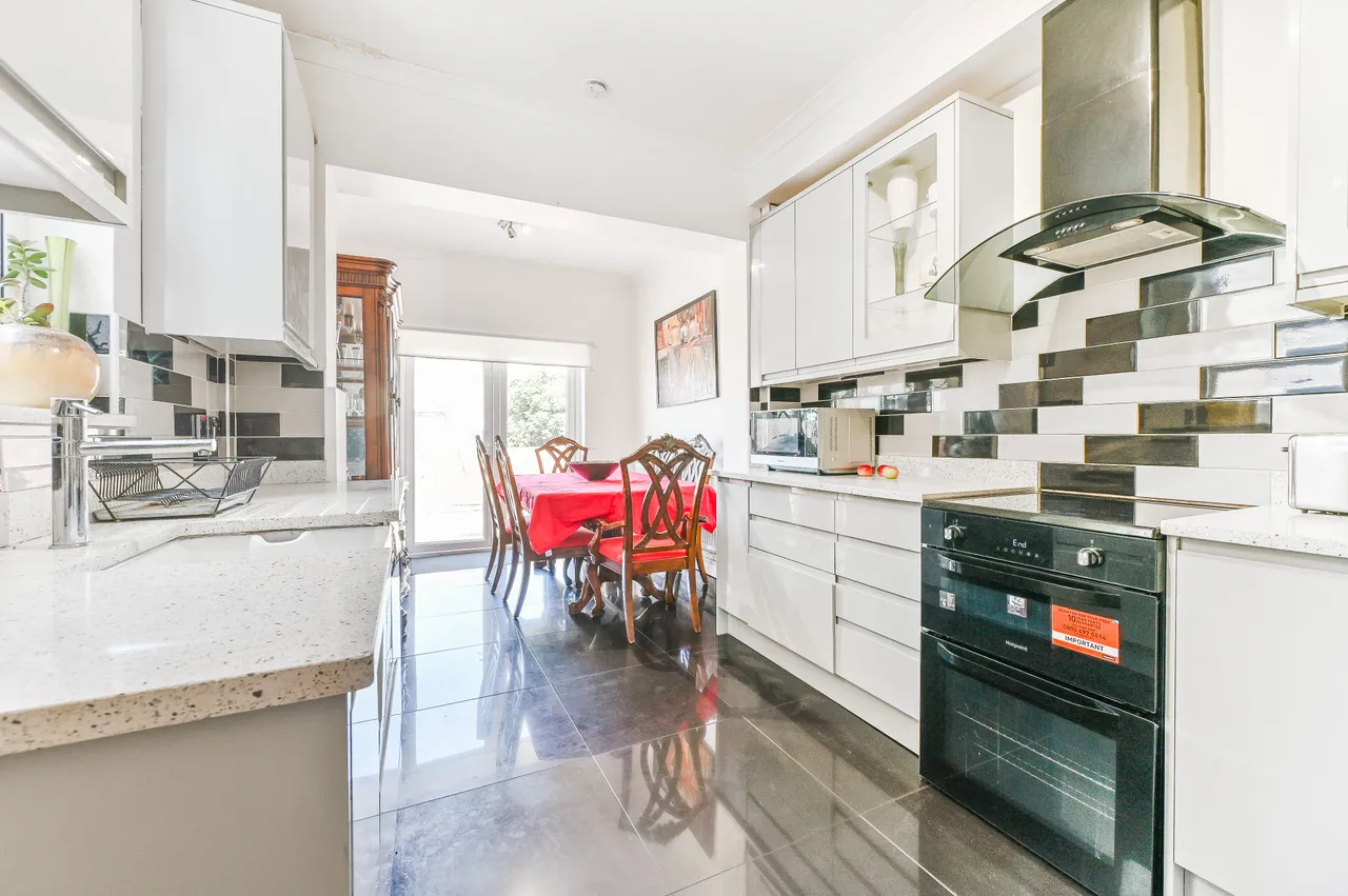 73b Woodside Green, London, photo 7