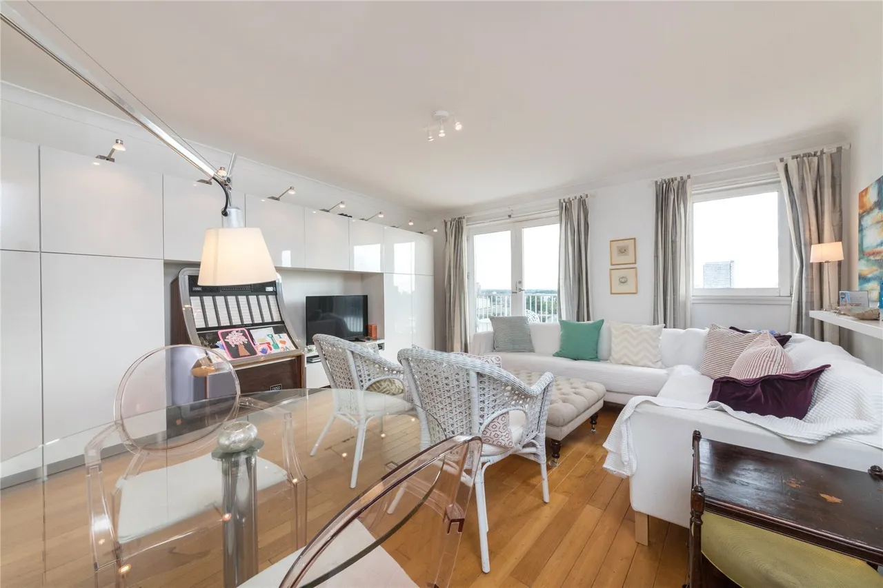 2 bed flat for sale, Homer Drive, London, E14