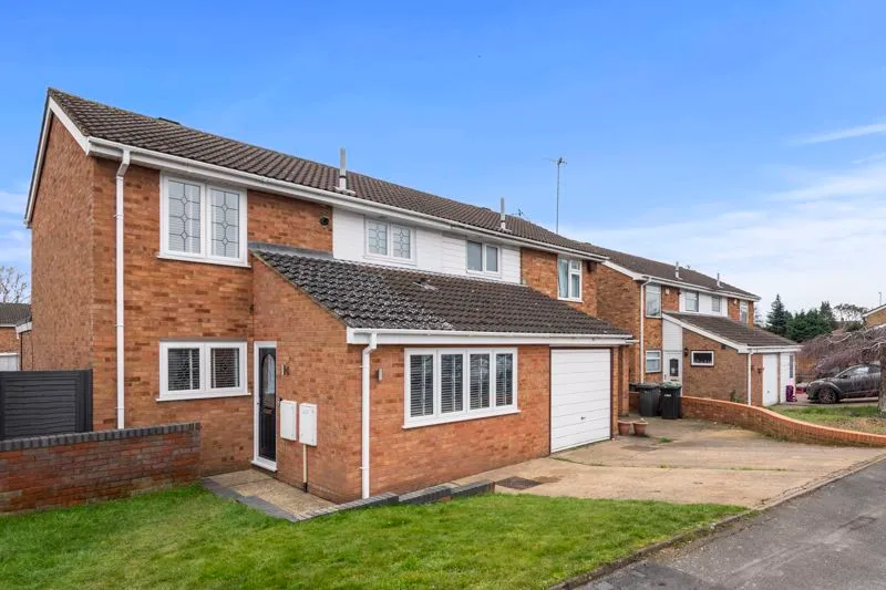 4 bed house for sale — Buckingham Drive, Luton LU2 9RA