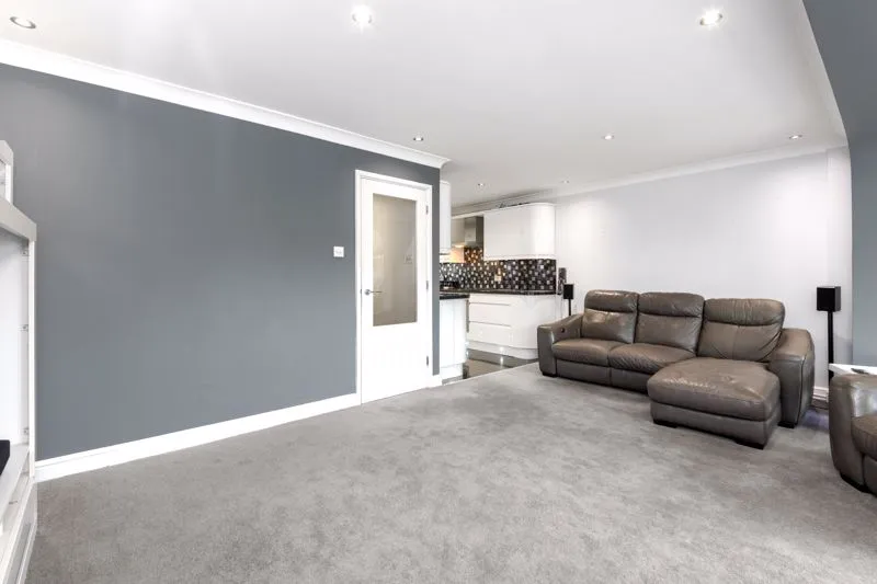 Buckingham Drive, Luton LU2 9RA, photo 8