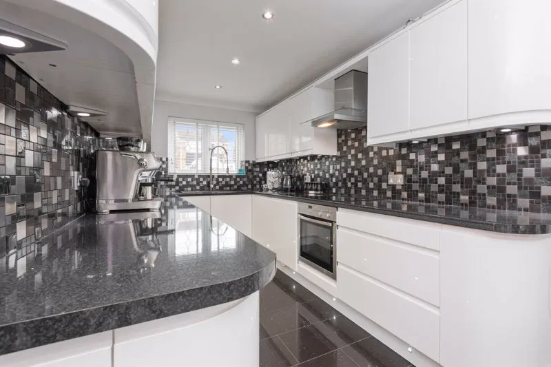 Buckingham Drive, Luton LU2 9RA, photo 6