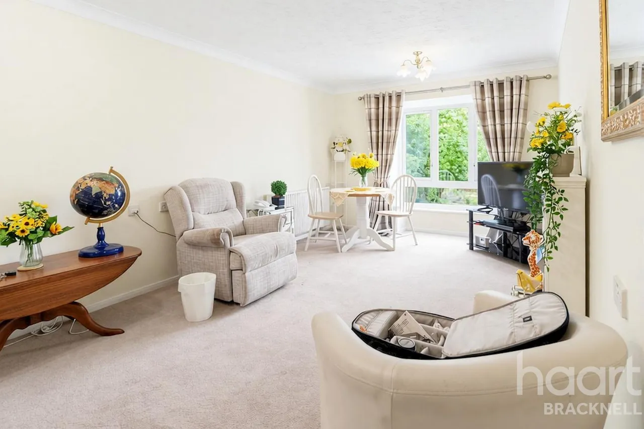 New Road, Crowthorne, RG45, photo 18