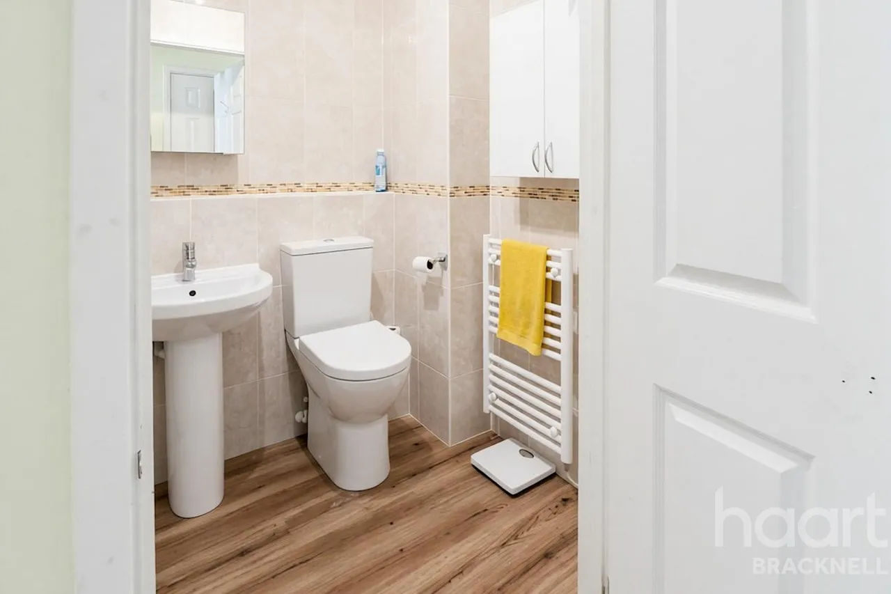 New Road, Crowthorne, RG45, photo 9
