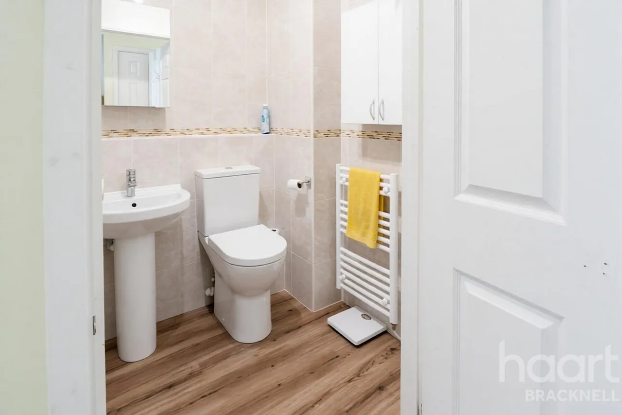 New Road, Crowthorne, RG45, photo 4