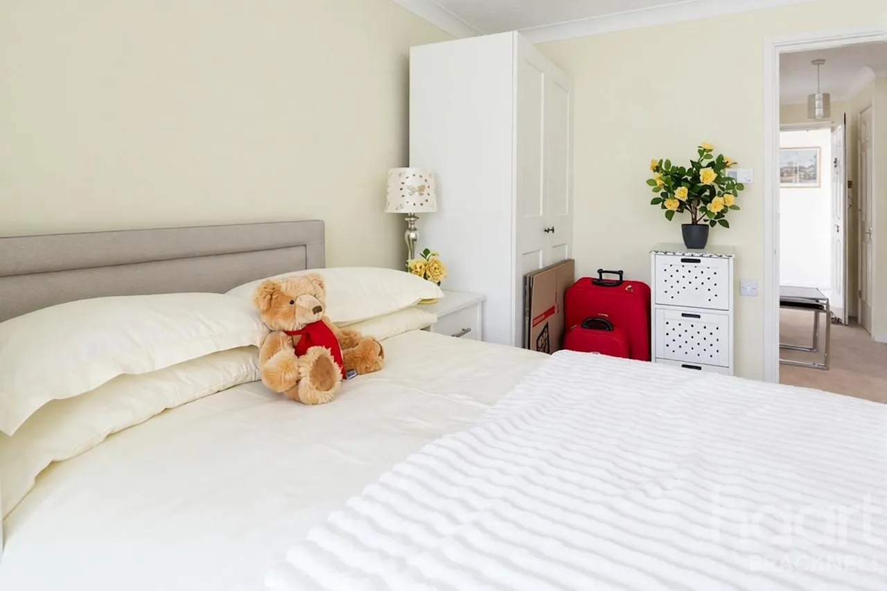 New Road, Crowthorne, RG45, photo 12