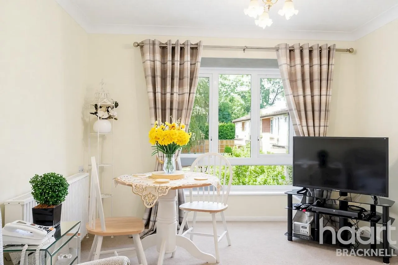 New Road, Crowthorne, RG45, photo 23