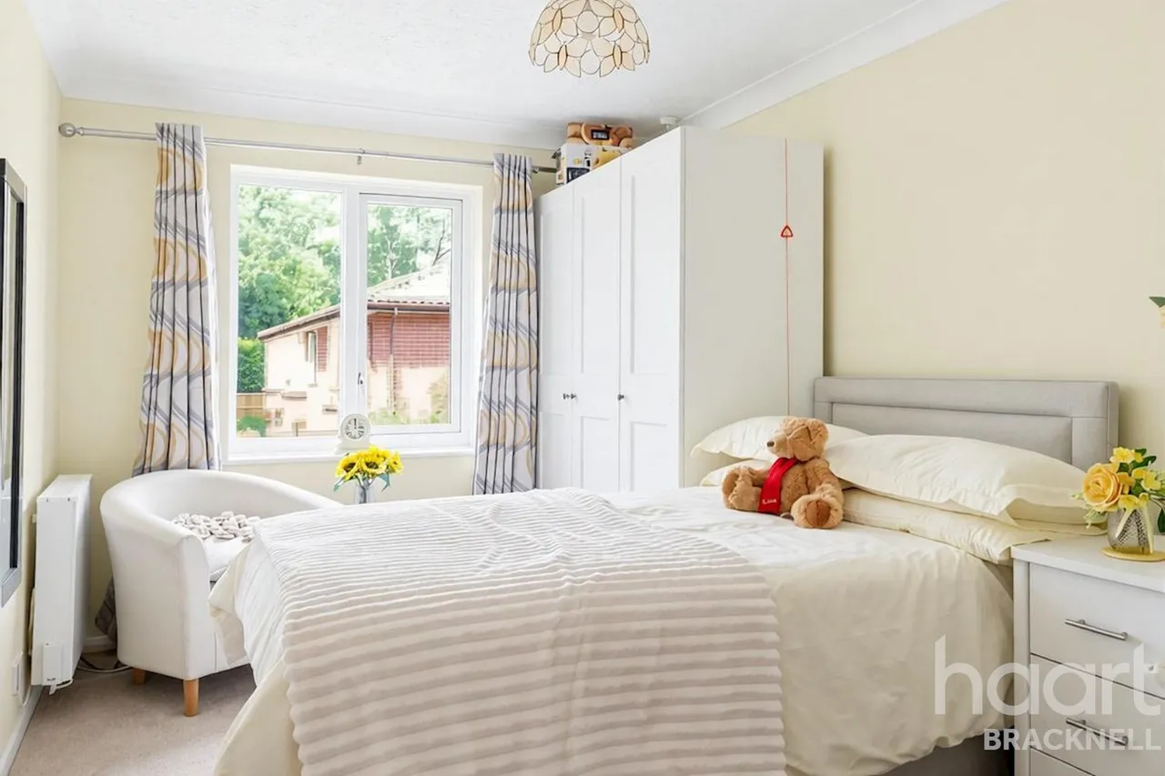 New Road, Crowthorne, RG45, photo 7