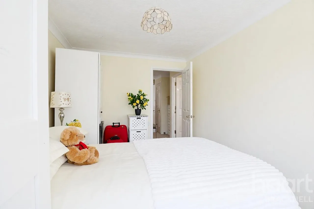 New Road, Crowthorne, RG45, photo 24