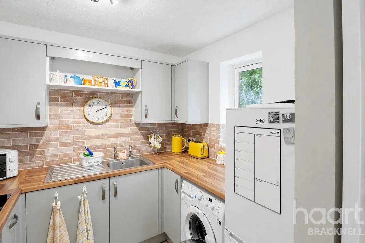 New Road, Crowthorne, RG45, photo 14