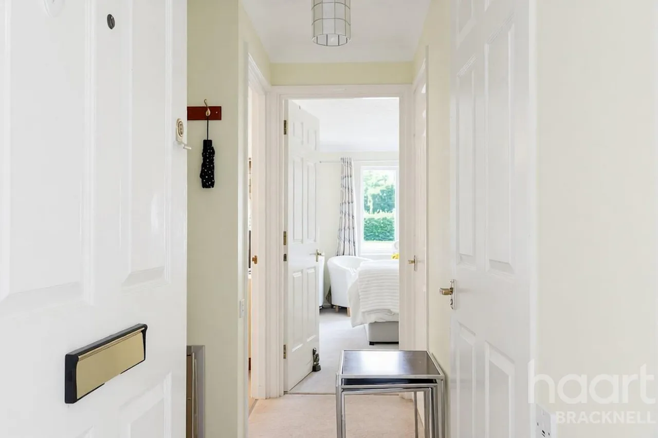 New Road, Crowthorne, RG45, photo 22