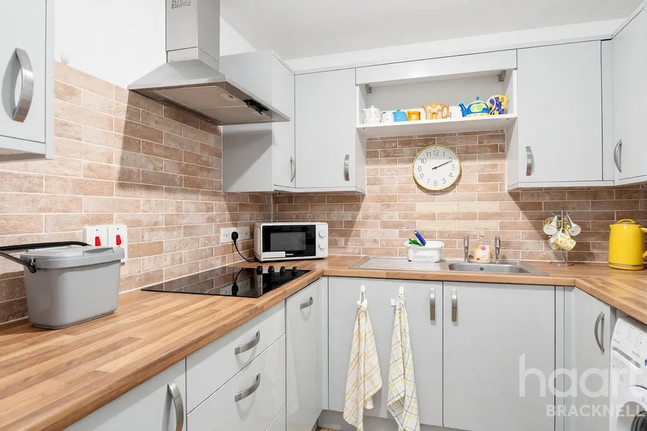 New Road, Crowthorne, RG45, photo 15
