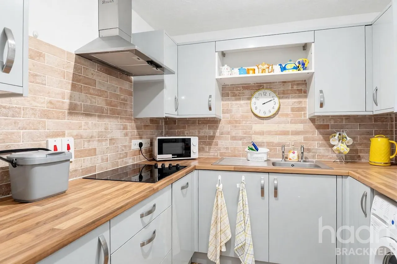 New Road, Crowthorne, RG45, photo 5