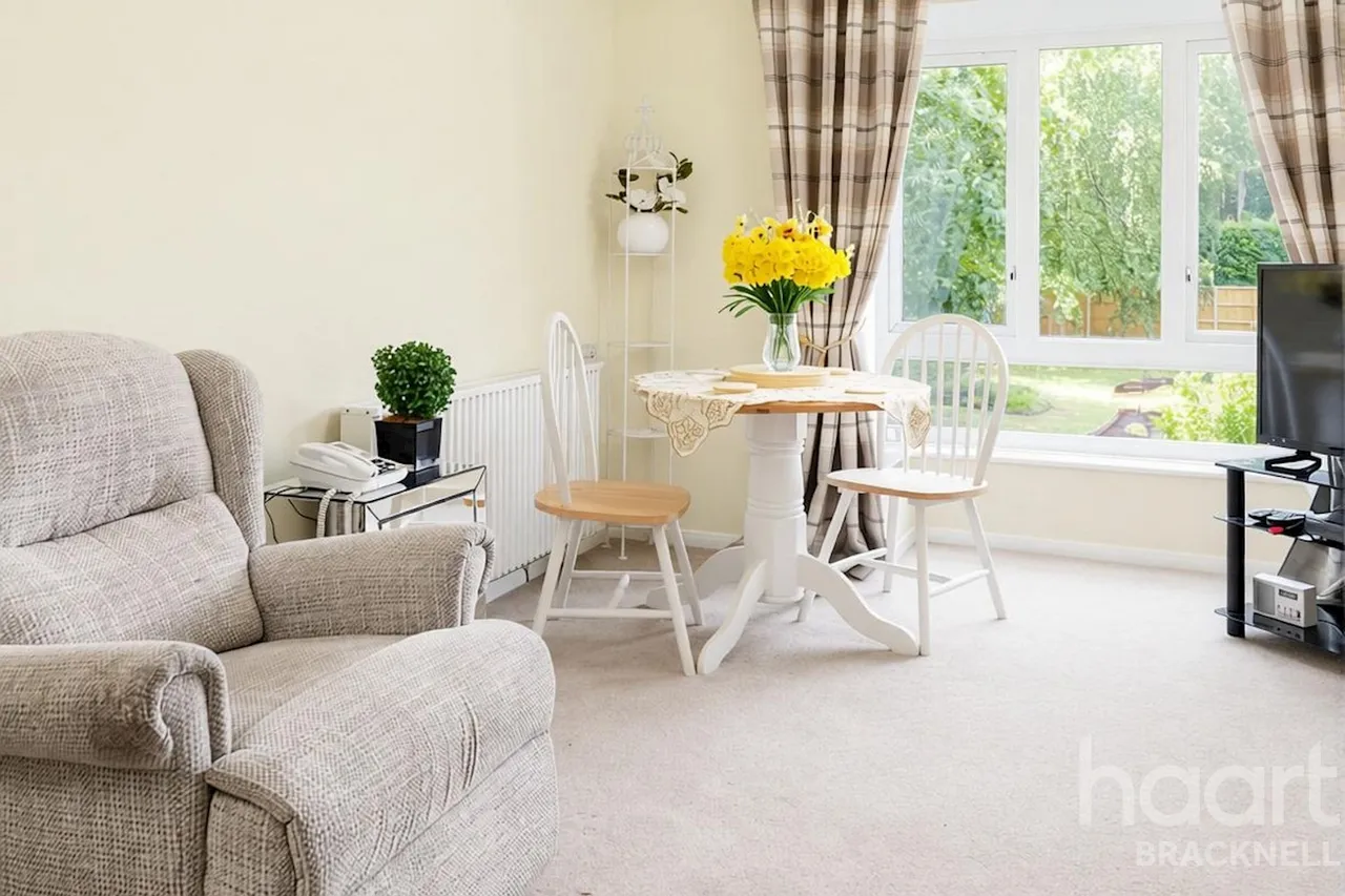 New Road, Crowthorne, RG45, photo 21