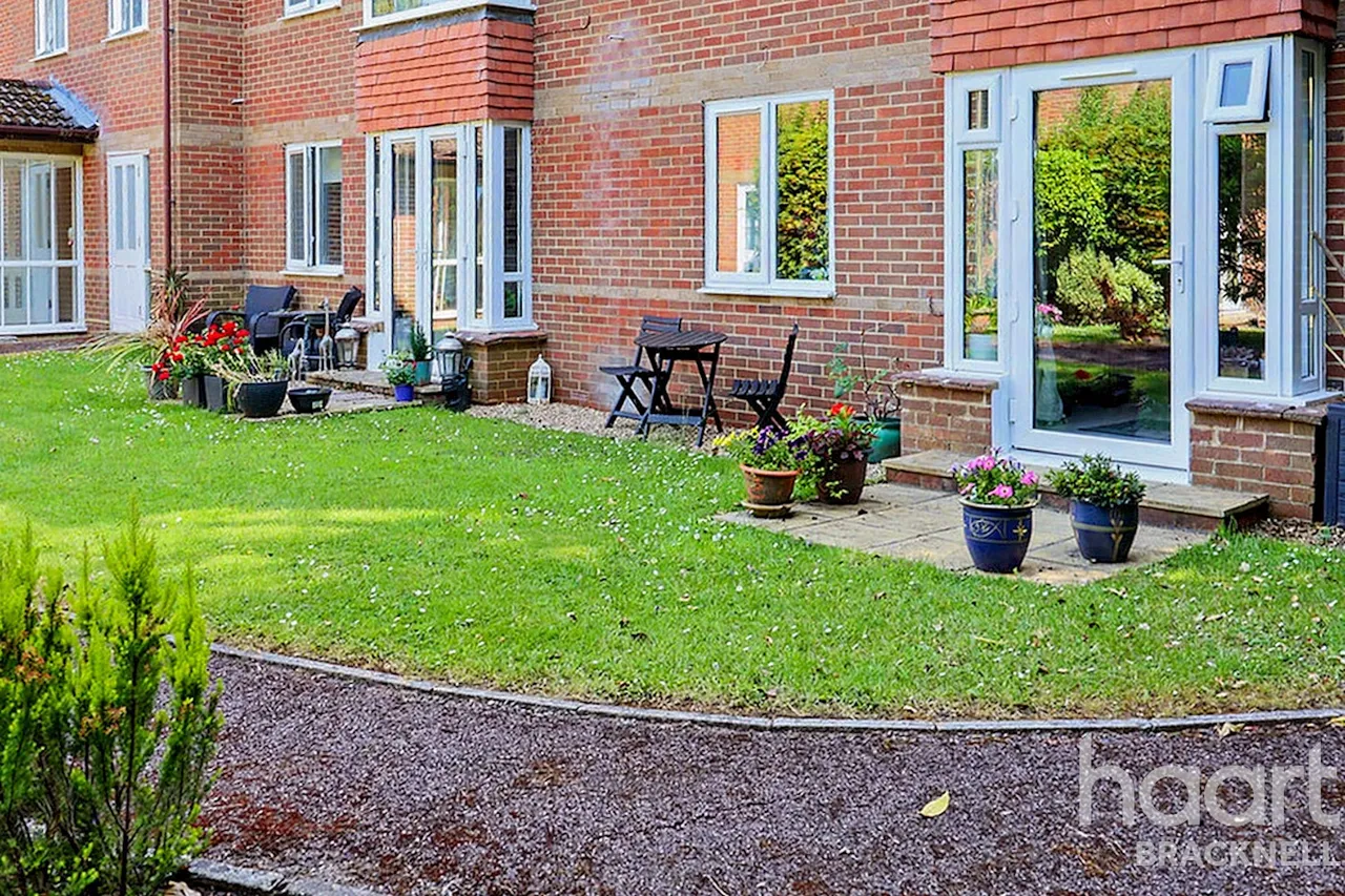 New Road, Crowthorne, RG45, photo 26