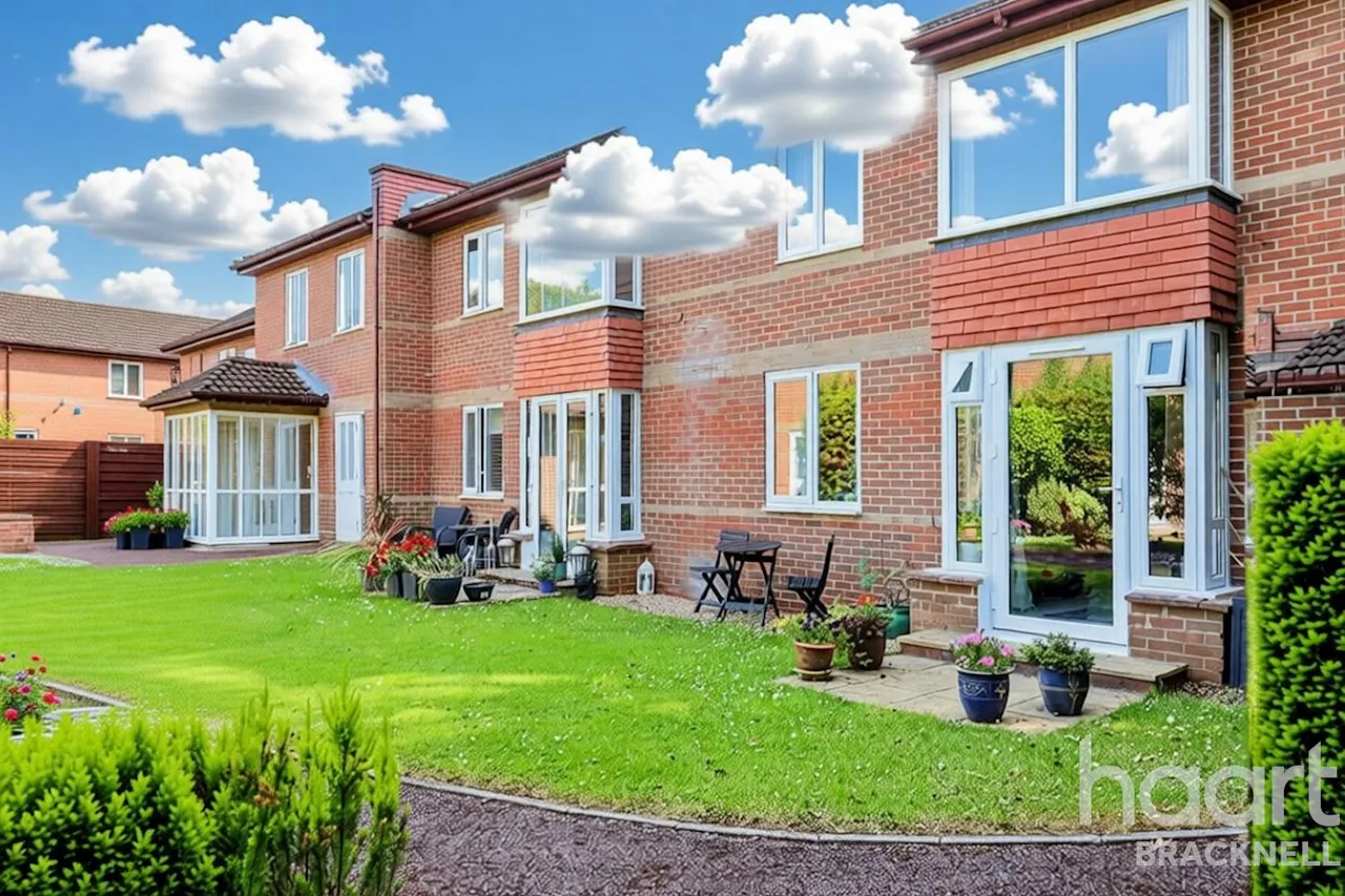New Road, Crowthorne, RG45, photo 2