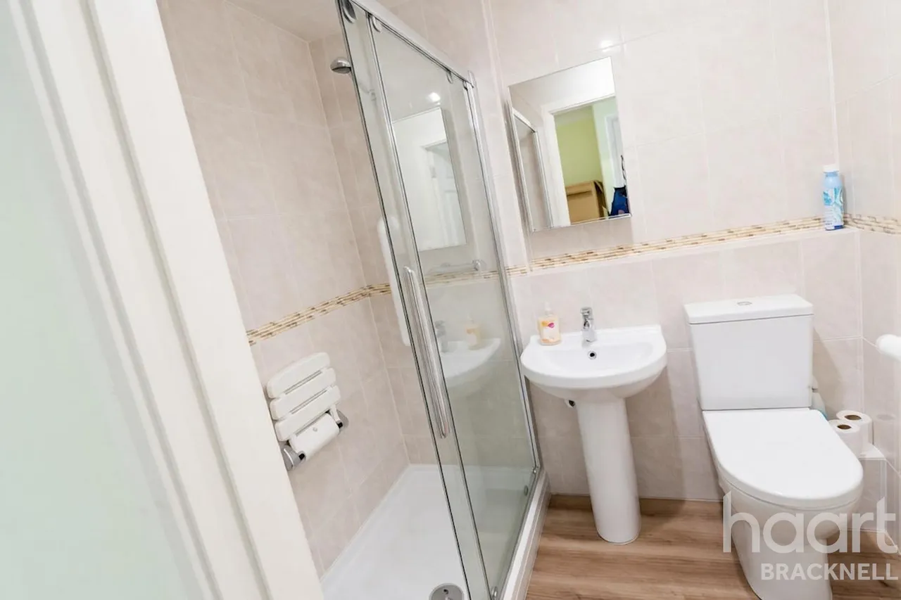 New Road, Crowthorne, RG45, photo 6