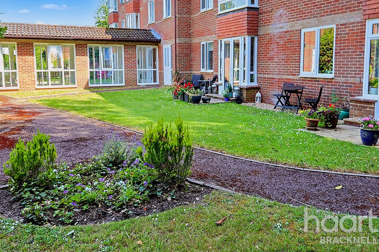 New Road, Crowthorne, RG45, photo 27