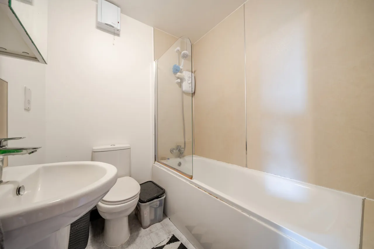 Garratt Lane, London, SW17, photo 8