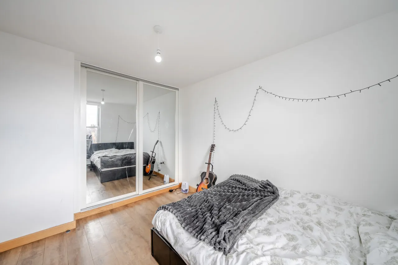 Garratt Lane, London, SW17, photo 9