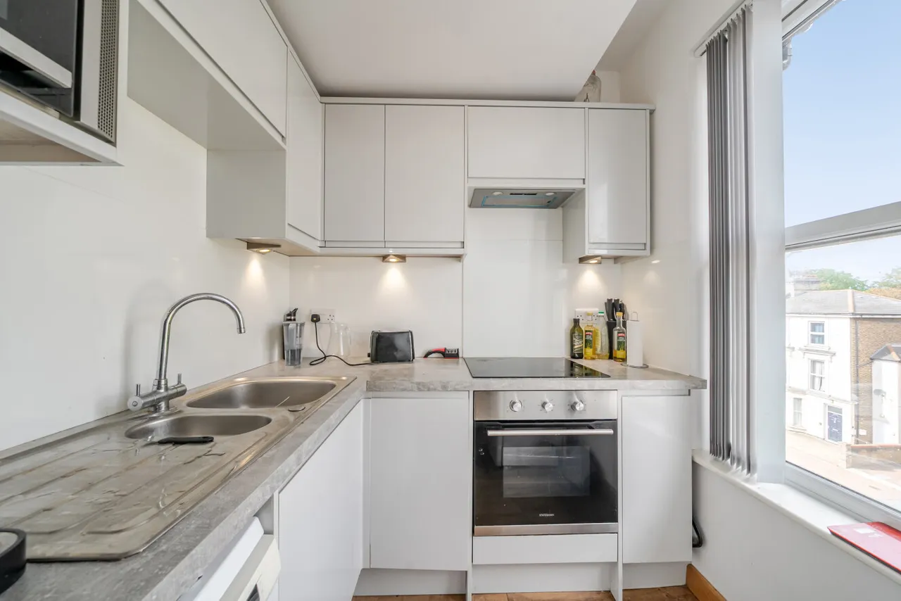 Garratt Lane, London, SW17, photo 2