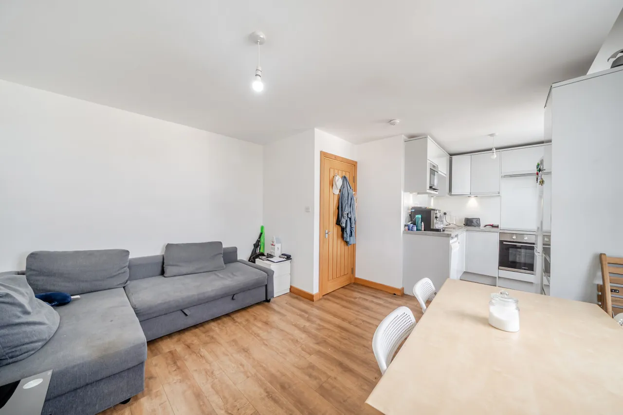 Garratt Lane, London, SW17, photo 4