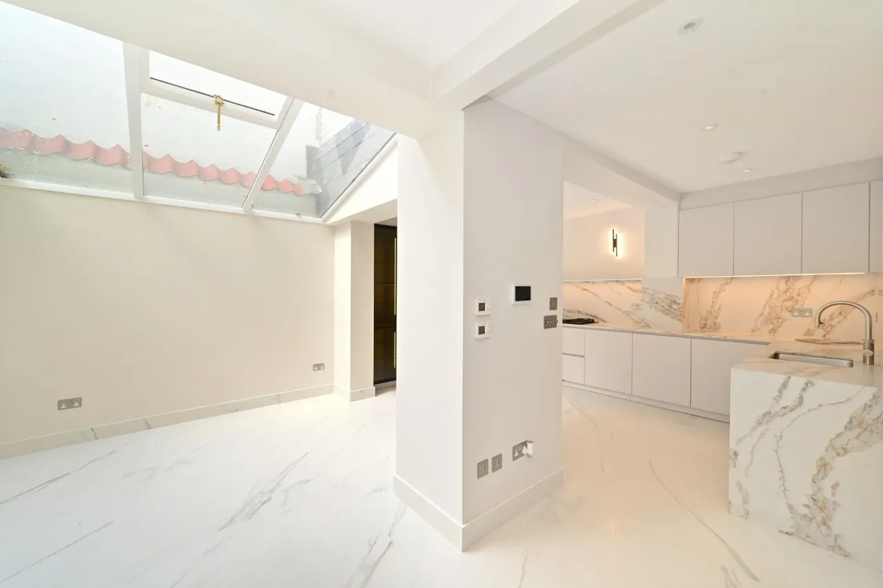 Shepherd Street, Mayfair, W1J, photo 2