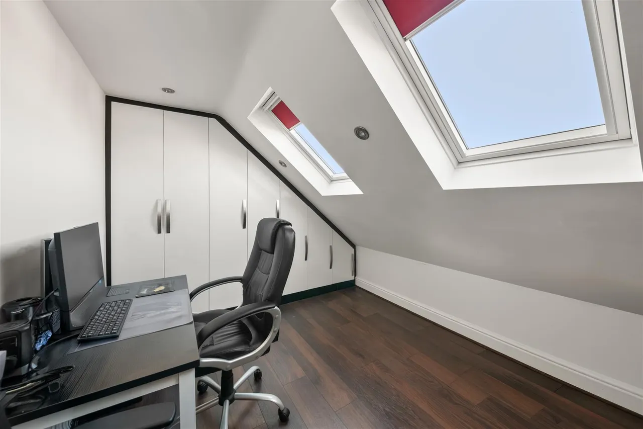 Greencroft Road, Heston, photo 10