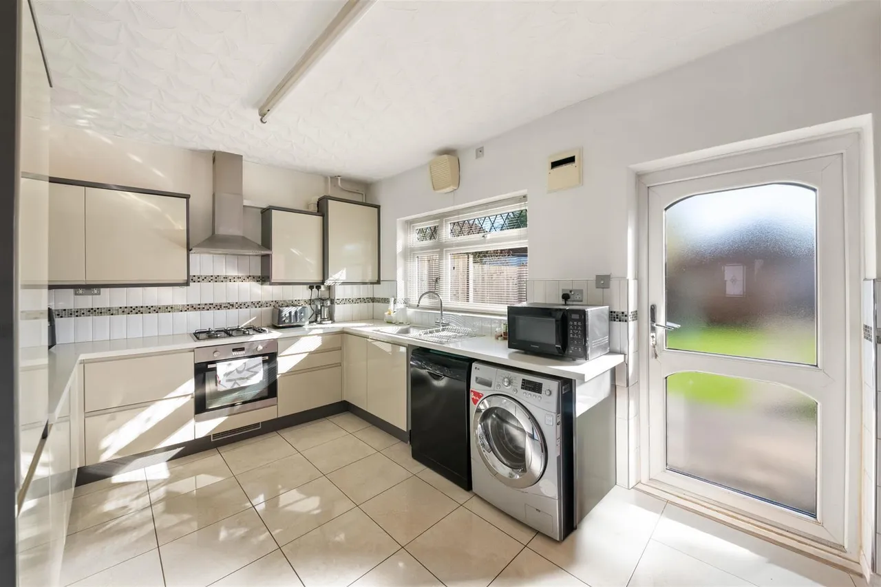 Greencroft Road, Heston, photo 4