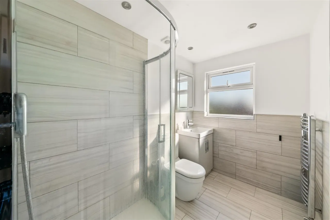 Greencroft Road, Heston, photo 11