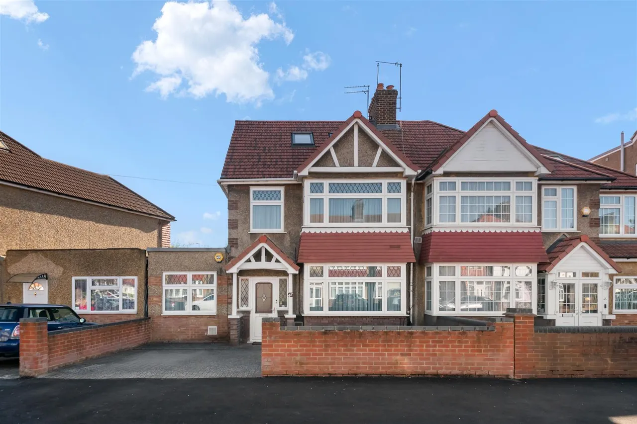 Greencroft Road, Heston, photo 16