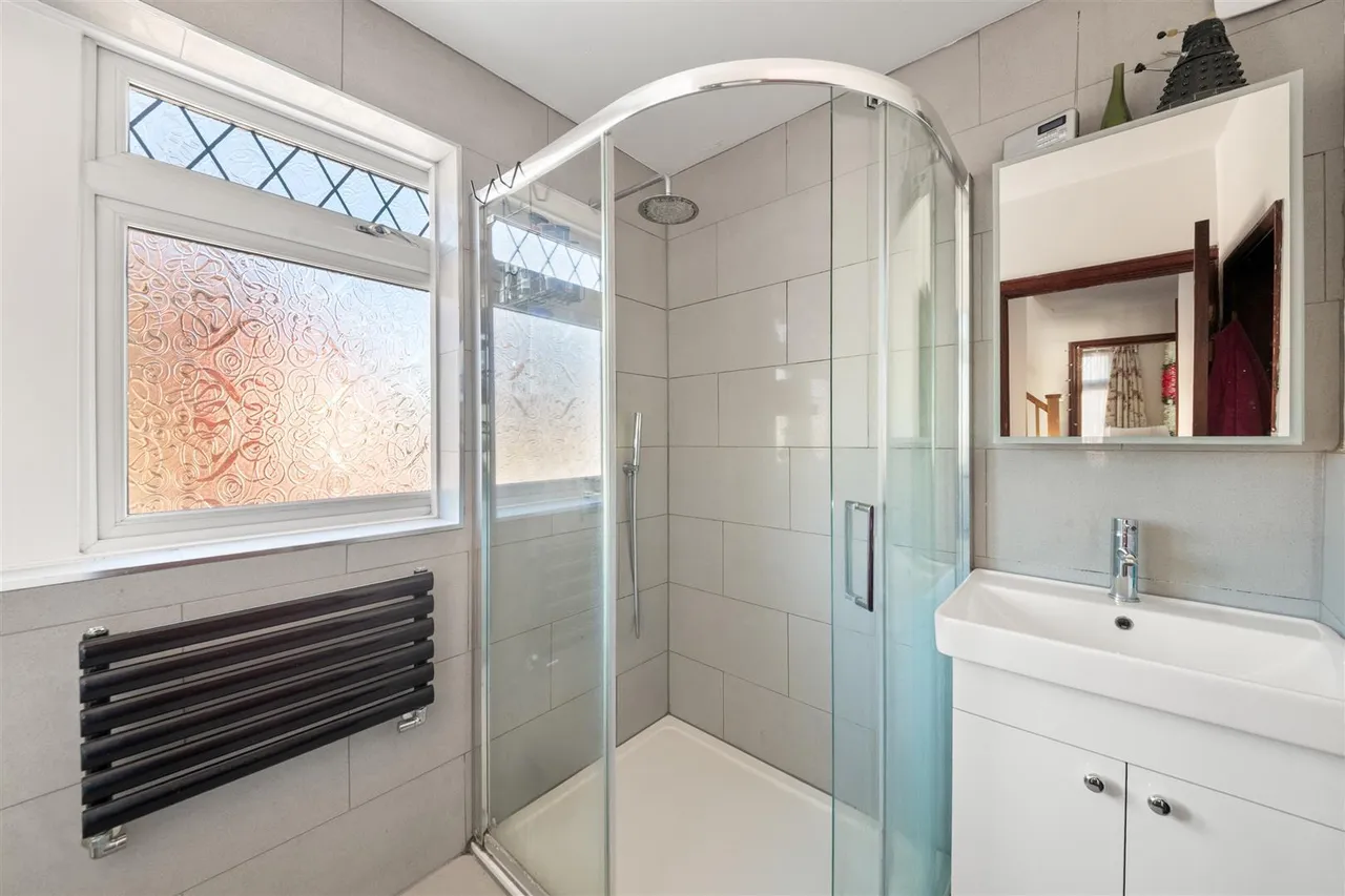 Greencroft Road, Heston, photo 12
