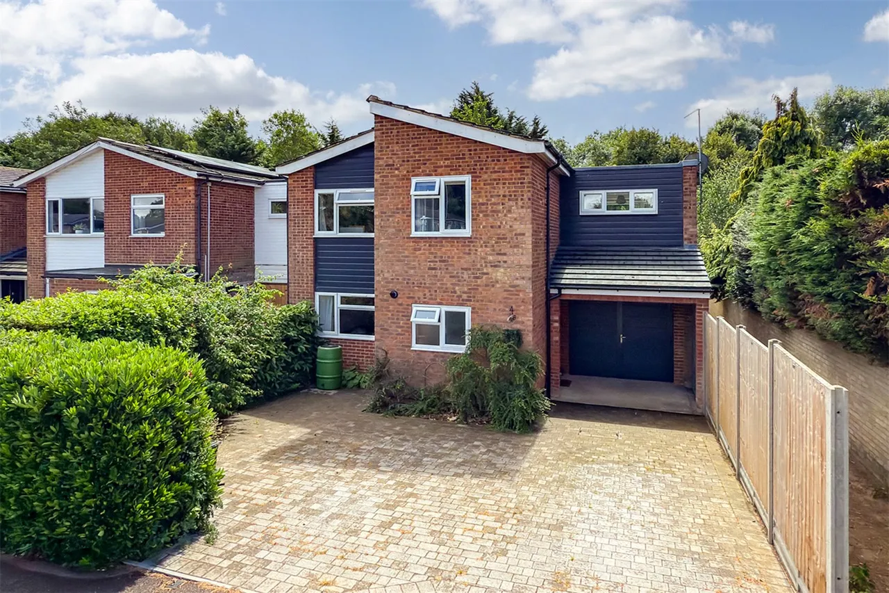 4 bed house for sale — The Park, Redbourn, Hertfordshire, AL3 7LT