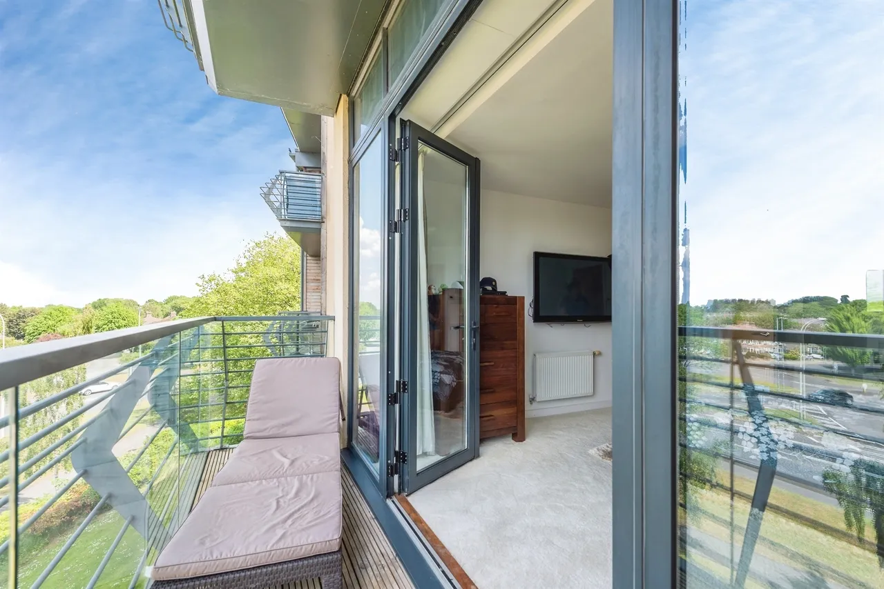 Tunnicliffe Close, Swindon, SN3, photo 11