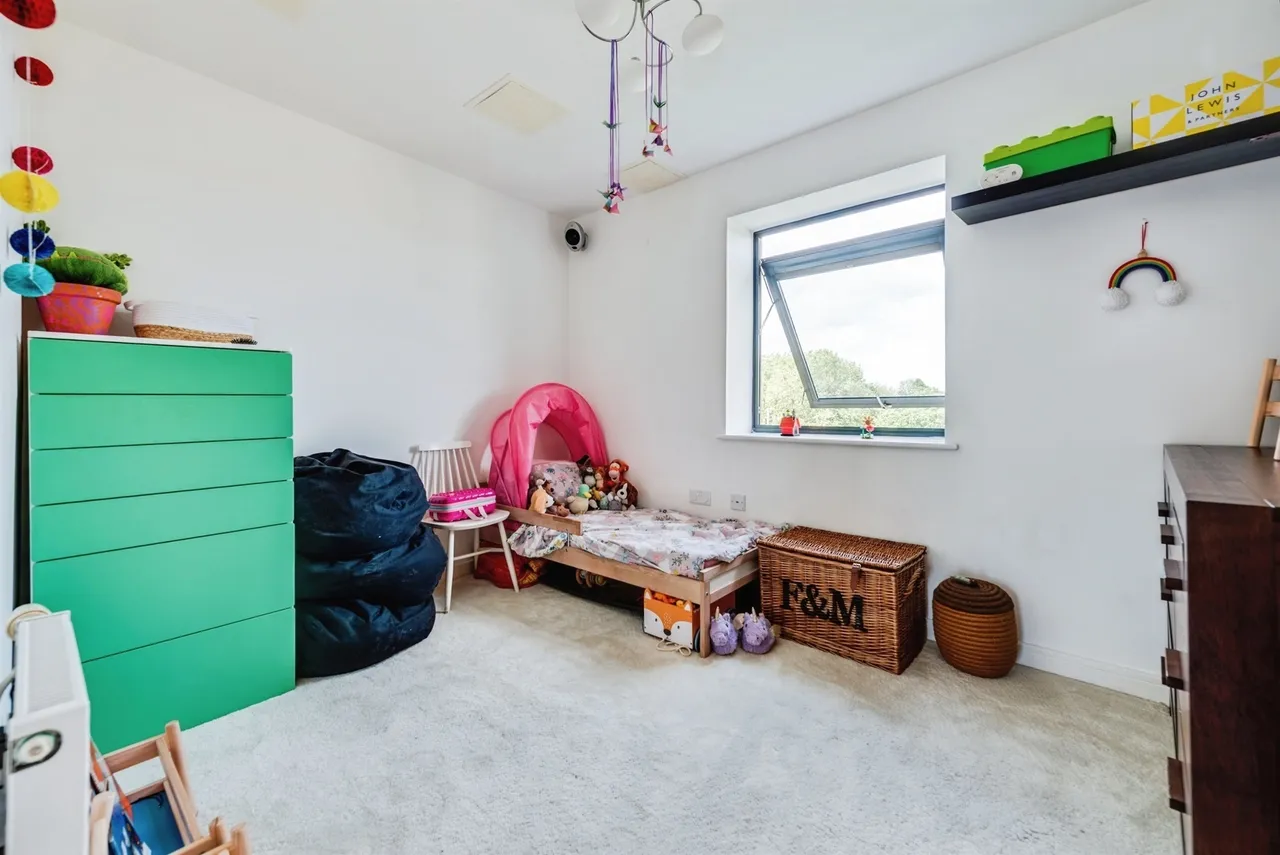 Tunnicliffe Close, Swindon, SN3, photo 14