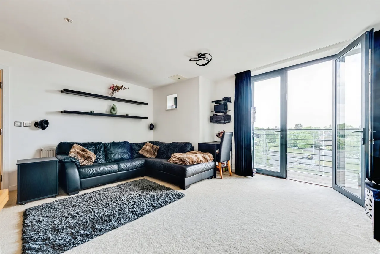 Tunnicliffe Close, Swindon, SN3, photo 10
