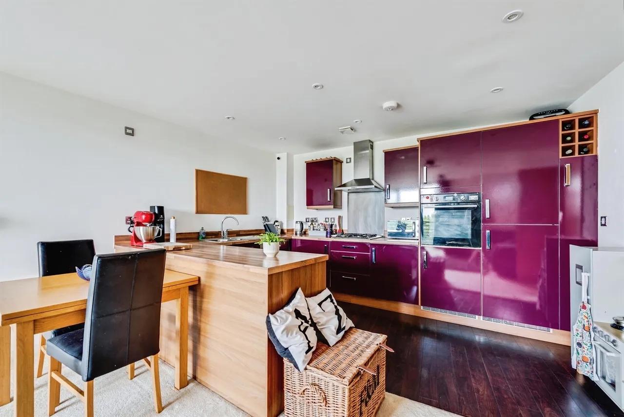 Tunnicliffe Close, Swindon, SN3, photo 9
