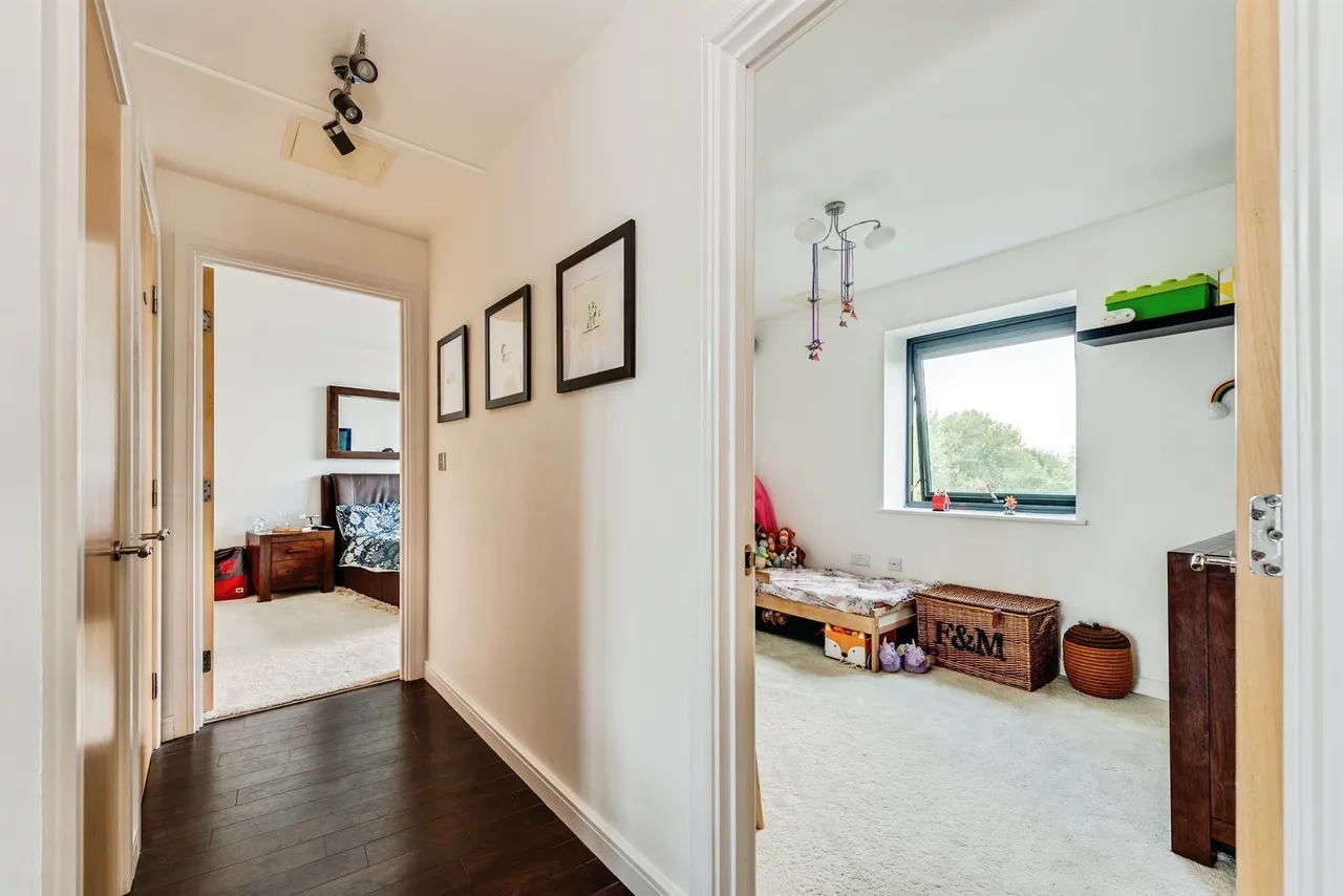 Tunnicliffe Close, Swindon, SN3, photo 6