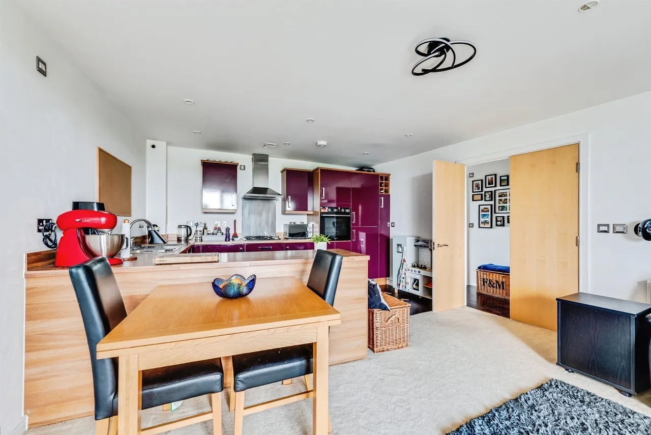 Tunnicliffe Close, Swindon, SN3, photo 8