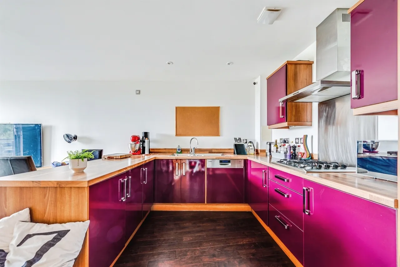 Tunnicliffe Close, Swindon, SN3, photo 2