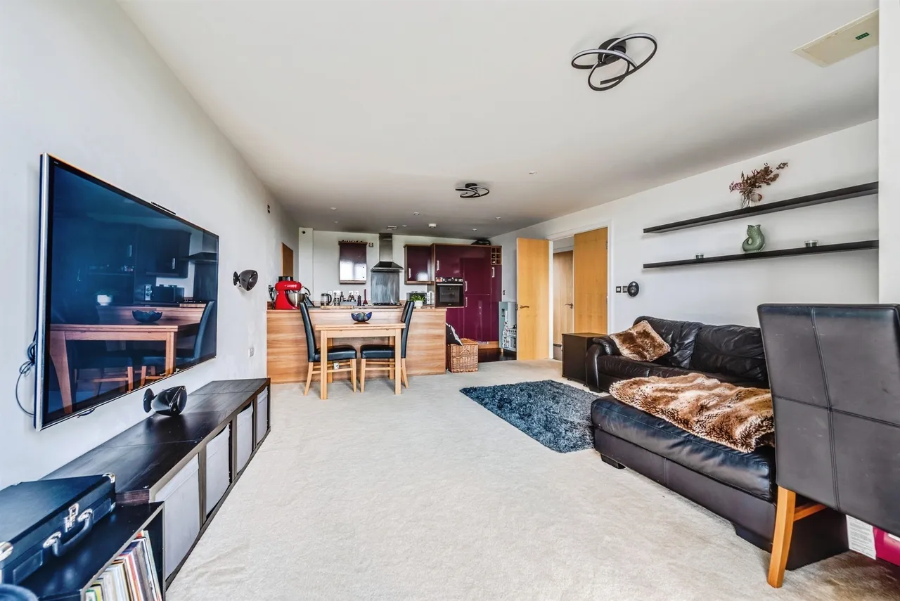 Tunnicliffe Close, Swindon, SN3, photo 7