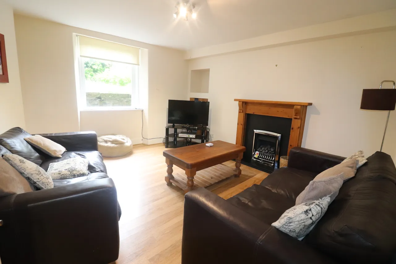 2 bed flat to rent, Forest Road, Aberdeen, AB15