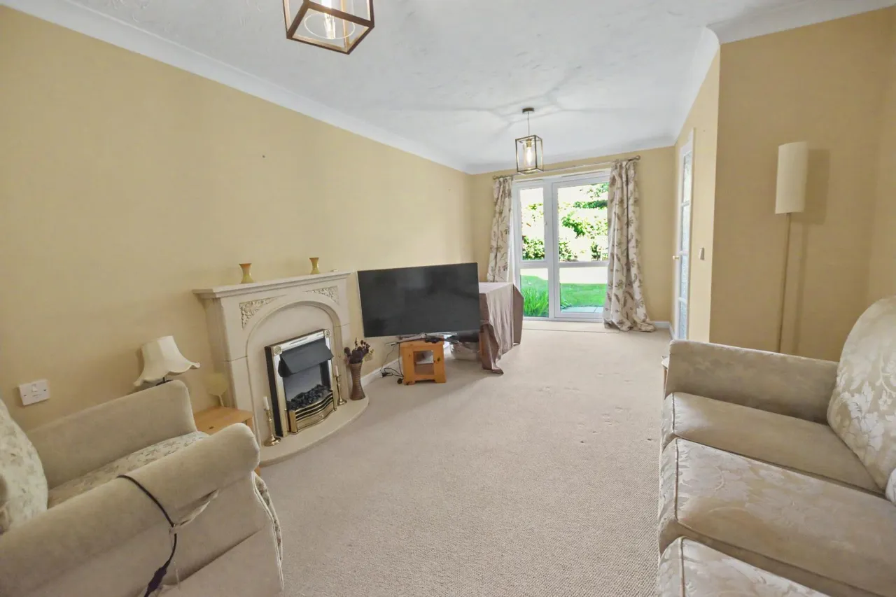 St. Georges Avenue, Stamford, PE9, photo 2
