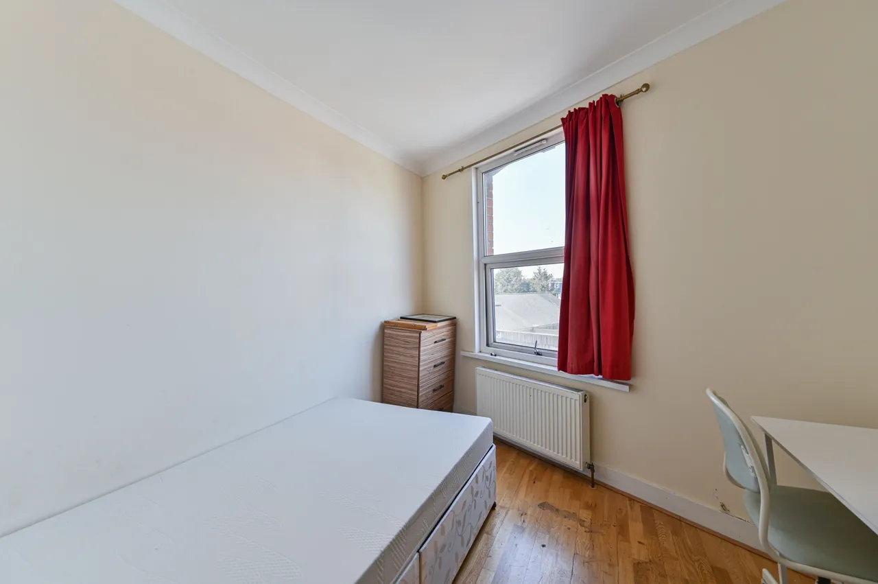 393 Durnsford Road, London, photo 12